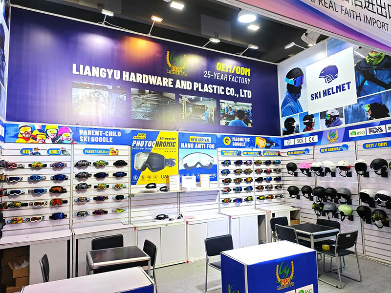 Liangyu Hardware & Plastic Co., Ltd. shines at the 2024 Canton Fair with its innovative lens pro